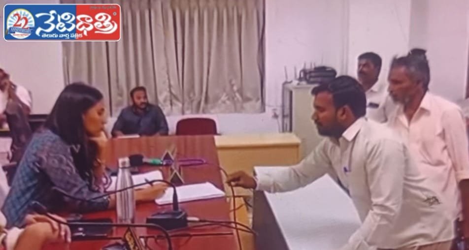 Farmers Demand Land Compensation in Sangareddy