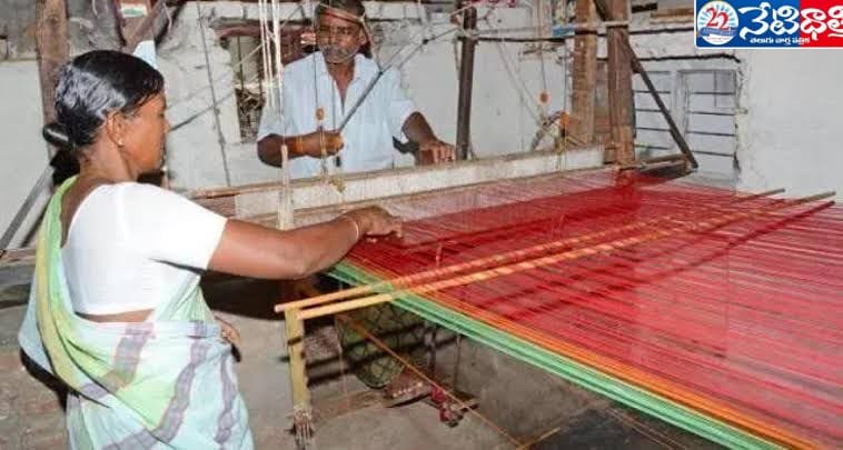 Weavers Protest Against ₹105 Crore Tender Cancellation