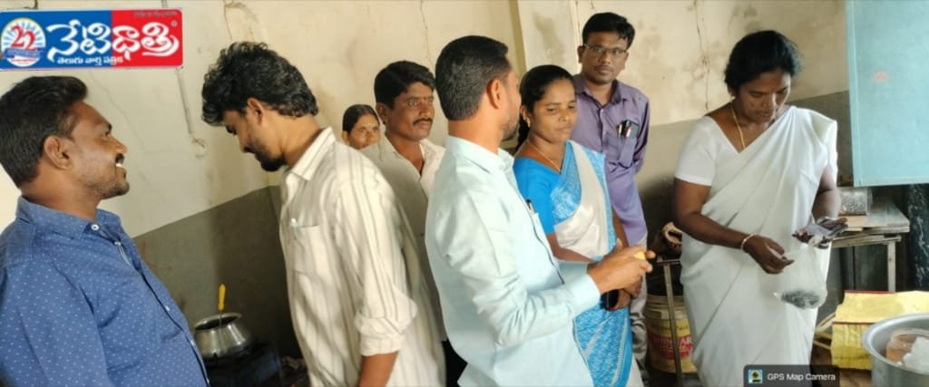 Sarpanch Inspects Nutrition and School Mealsg
