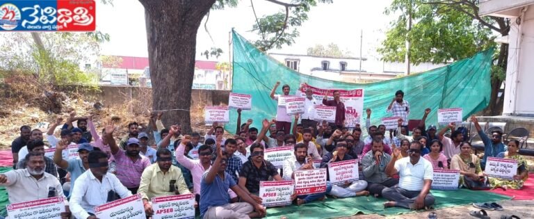 Artisan Workers Protest for Job Regularization