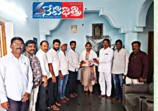 Ex-Minister Felicitates Inter Topper Hasitha