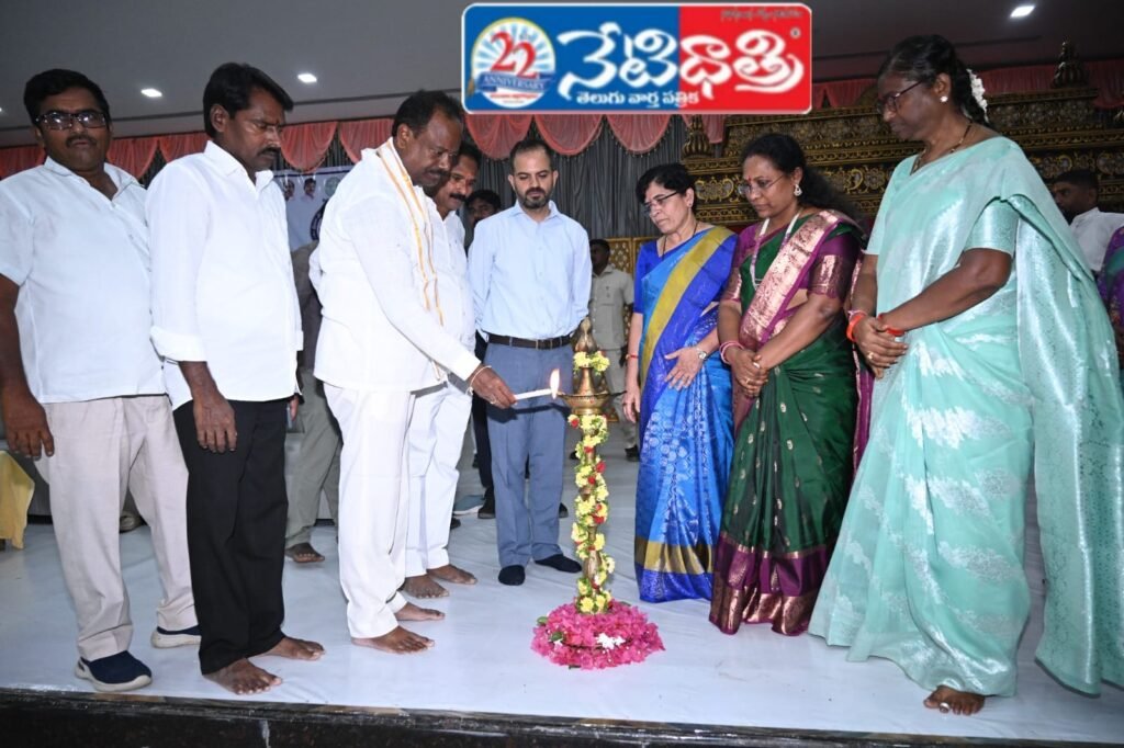 Mobiles Distributed to Anganwadi Teachers