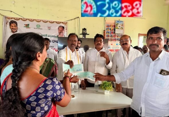 MLA GSSR Distributes Kalyana Lakshmi Cheques