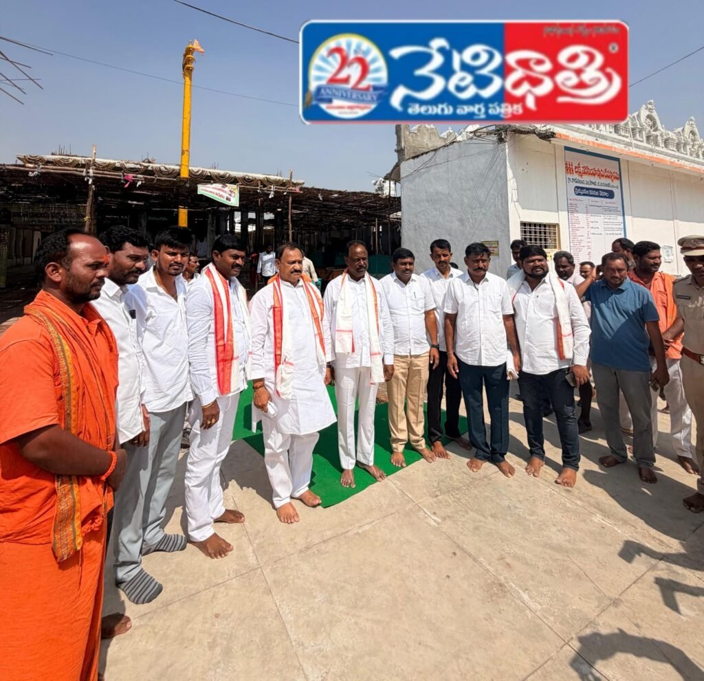 PCC Chief Visits Temple