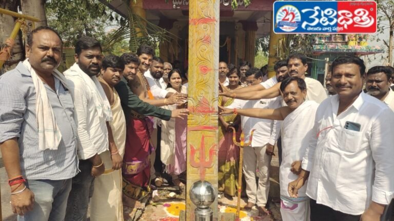 Grand Dhwaja Sthambam Installation