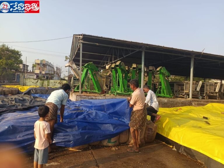 Farmers Lock Narsampet Market