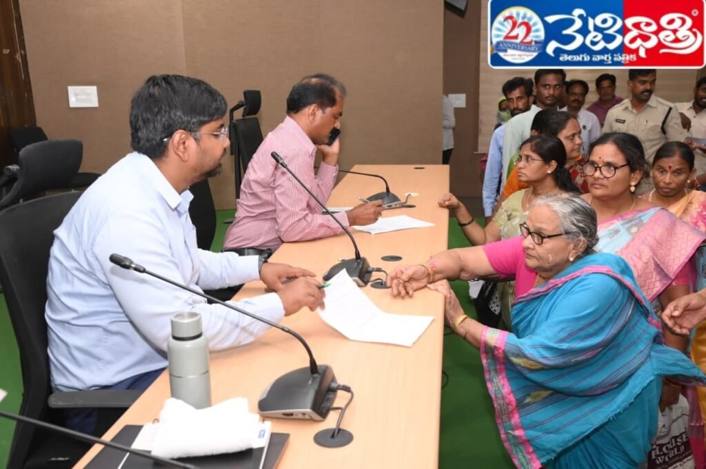 Collector Reviews Prajavani Applications