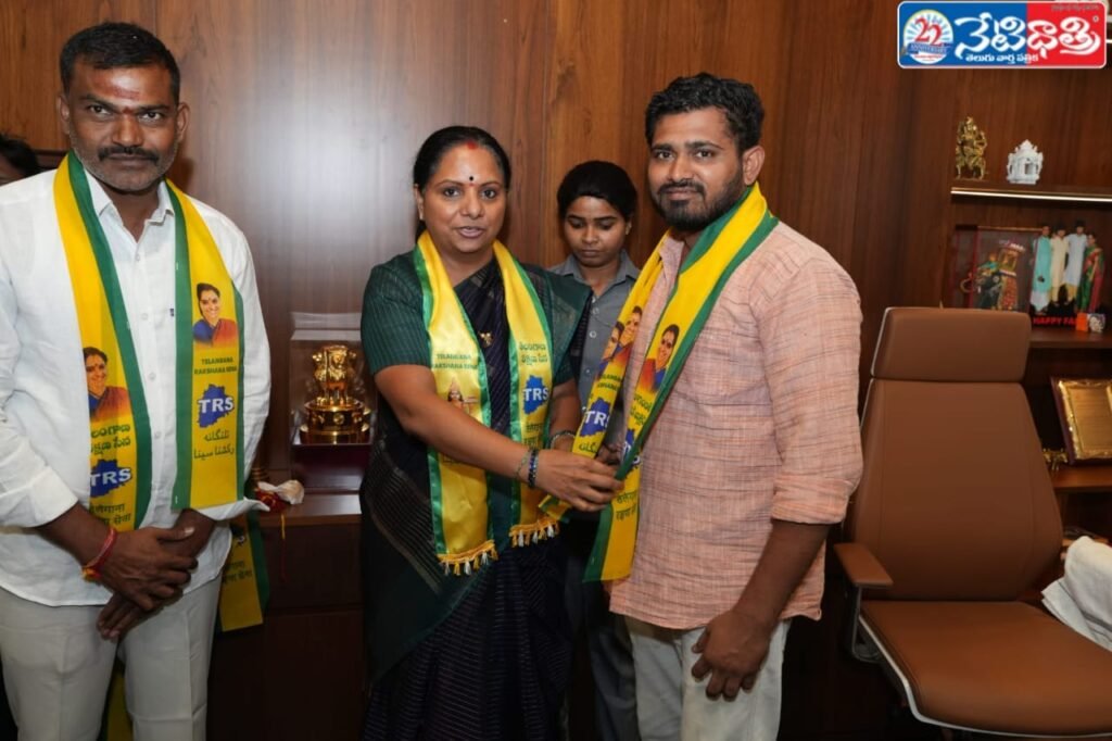 Narsampet Leaders Join TRS