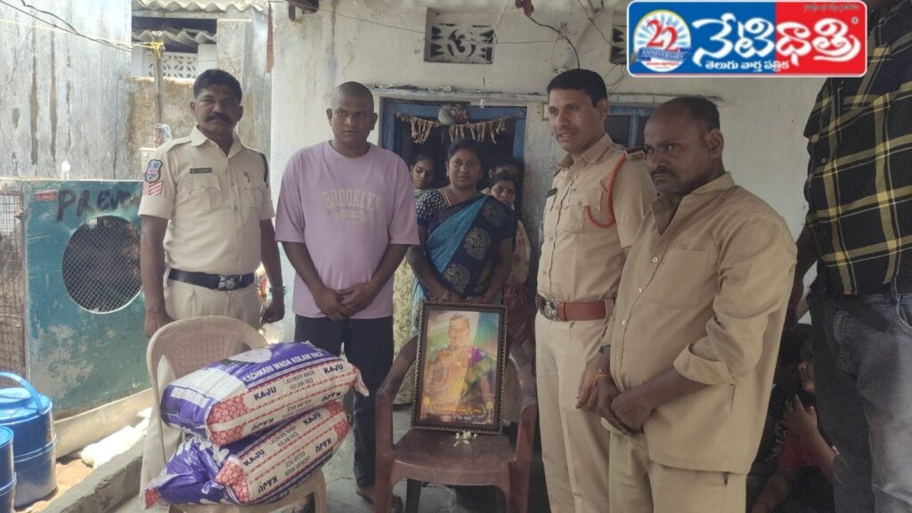 SI Sridhar Supports Poor Family